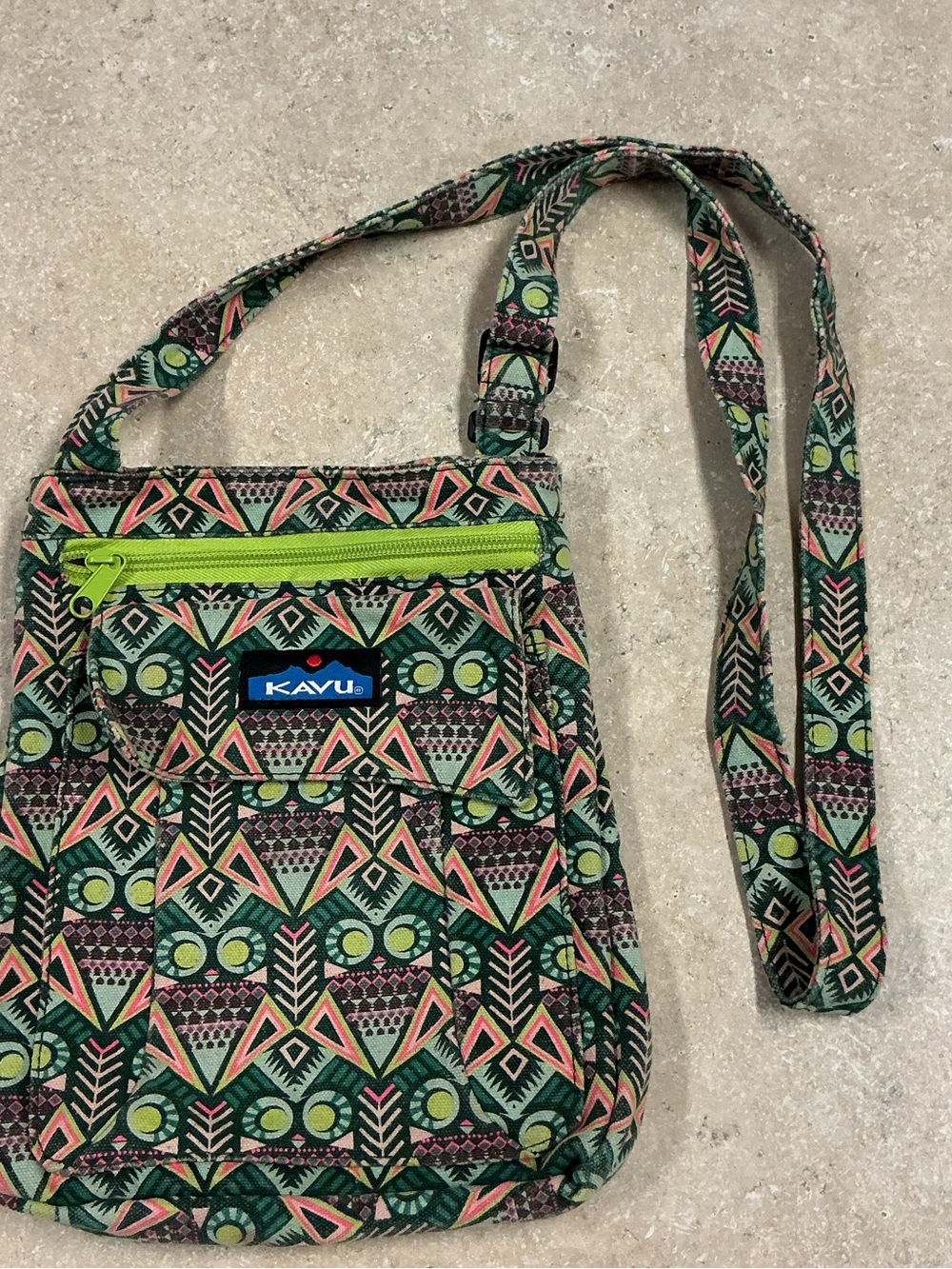 Kavu Keeper Crossbody Vibrant Green & Pink Geometric Adjustable Straps Gorpcore
